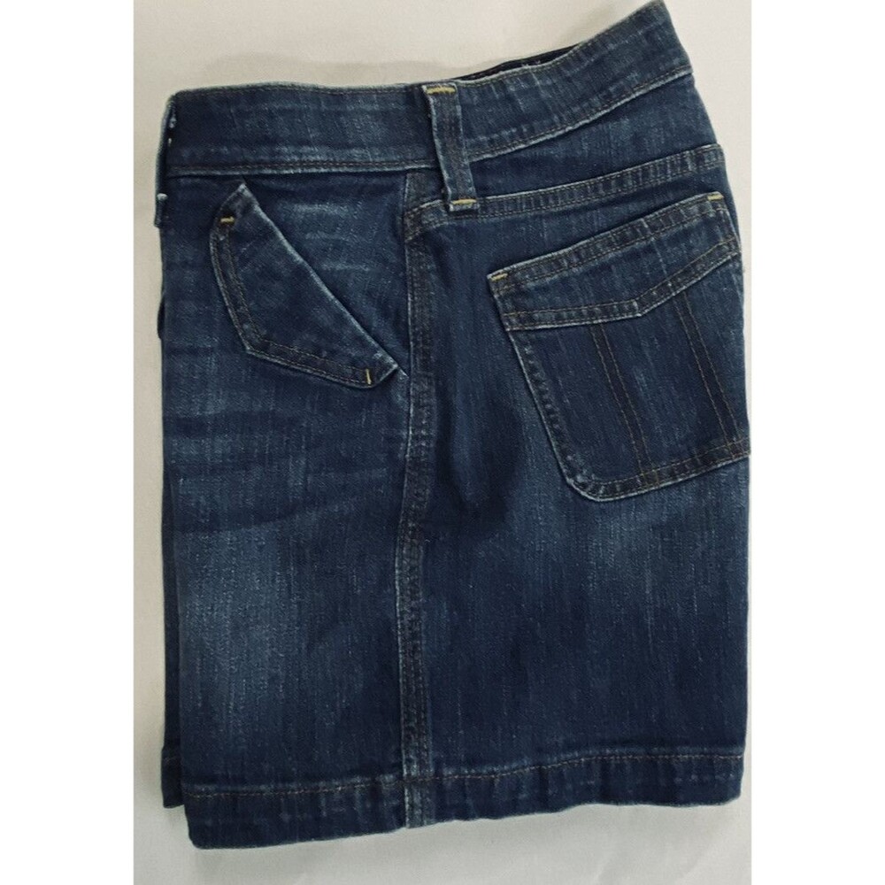 Levis Womens Medium Blue Denim Shorts Front Pockets with Flaps Stitched Size 6